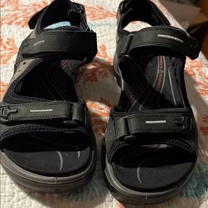 New without tags ECCO size 39